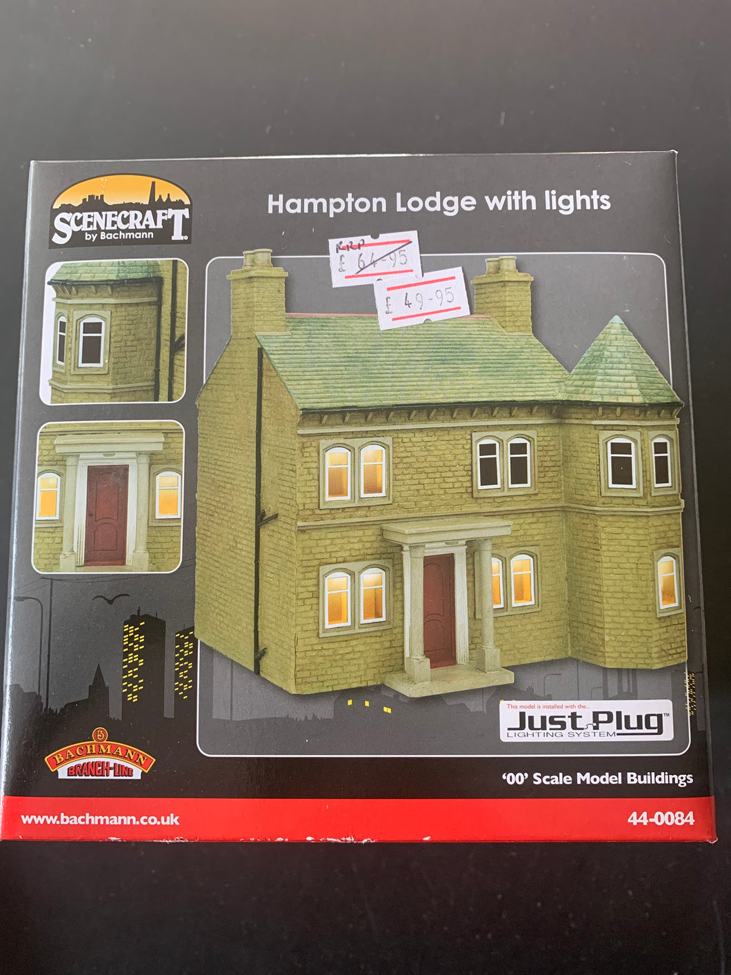 Bachmann 44-0084 Hampton Lodge with lights